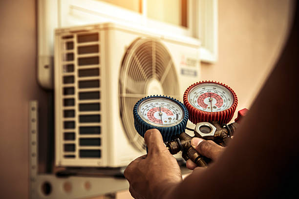 Professional Hvac technician working in Denison, TX